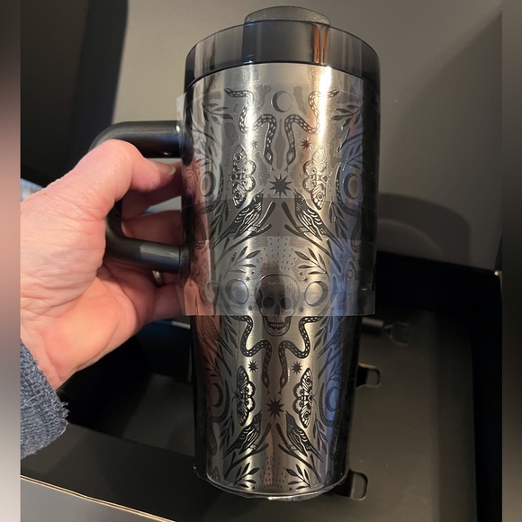 Stanley Deadly Damask 20 oz Tumbler NWT - Picture 3 of 6